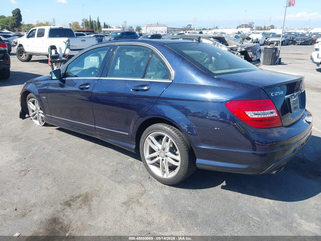 Продаж на аукціоні авто 2012 Mercedes-benz C 250 Luxury/sport, vin: WDDGF4HB8CA625664, номер лоту: 45880089