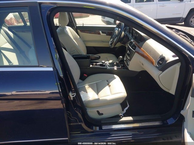Продаж на аукціоні авто 2012 Mercedes-benz C 250 Luxury/sport, vin: WDDGF4HB8CA625664, номер лоту: 45880089