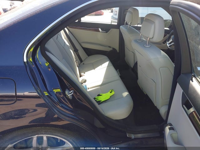 Продаж на аукціоні авто 2012 Mercedes-benz C 250 Luxury/sport, vin: WDDGF4HB8CA625664, номер лоту: 45880089