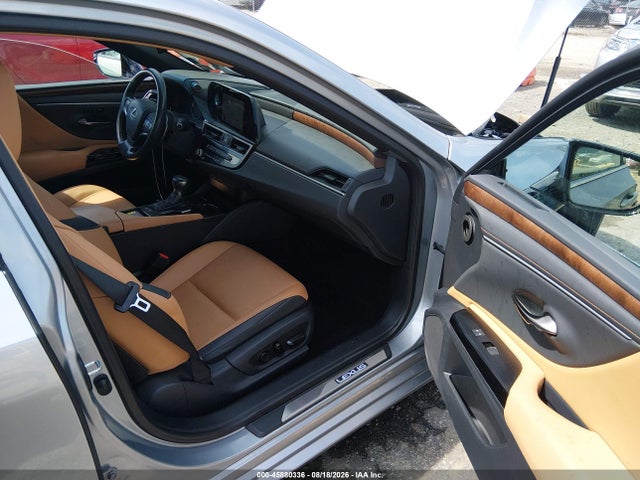 58ADA1C14RU042528 Lexus ES 300H