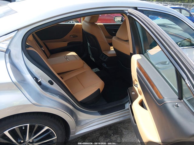 58ADA1C14RU042528 Lexus ES 300H