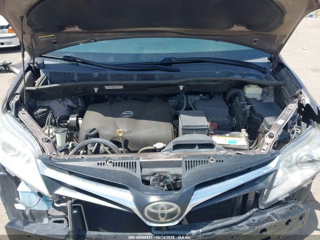 Toyota Sienna Le 8 Passenger 2018 5TDKZ3DC3JS933295 Image 10