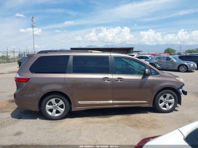 Toyota Sienna Le 8 Passenger 2018 5TDKZ3DC3JS933295 Image 14