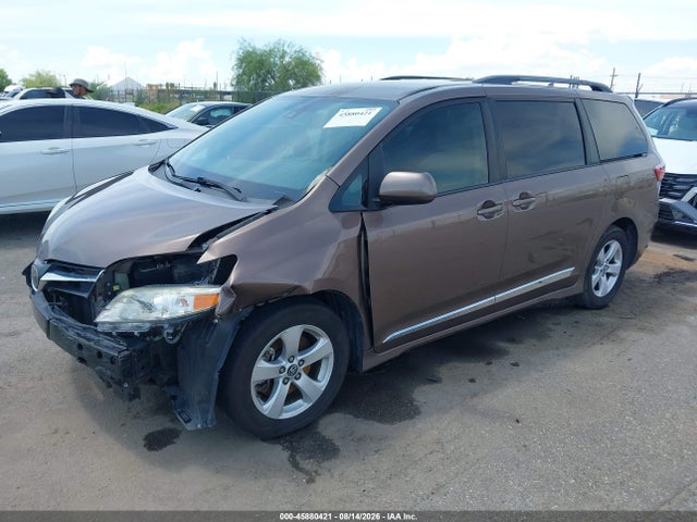 Toyota Sienna Le 8 Passenger 2018 5TDKZ3DC3JS933295 Image 2