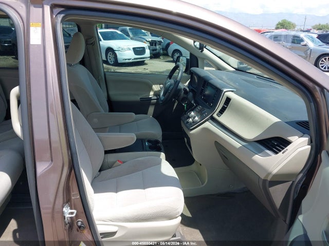 Toyota Sienna Le 8 Passenger 2018 5TDKZ3DC3JS933295 Image 5