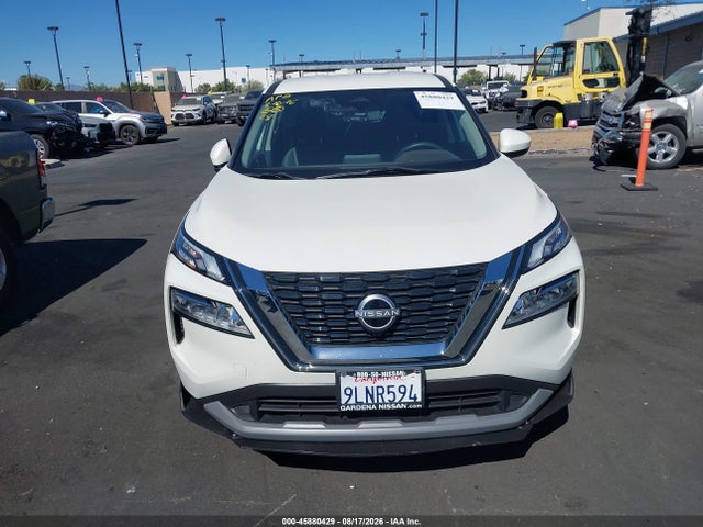 JN8BT3BA8PW433035 Nissan Rogue Sv Fwd