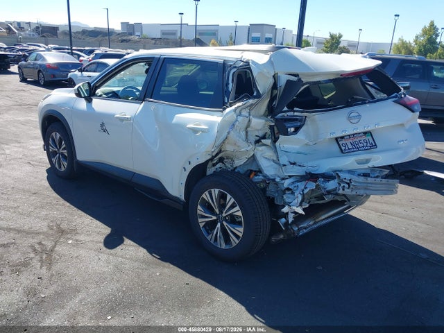 JN8BT3BA8PW433035 Nissan Rogue Sv Fwd