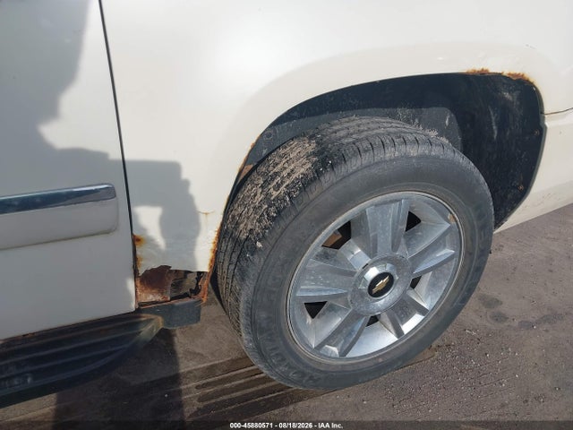 2010 Chevrolet Suburban 1500 Ltz მანქანა იყიდება აუქციონზე, vin: 1GNUKKE34AR185880, აუქციონის ნომერი: 45880571