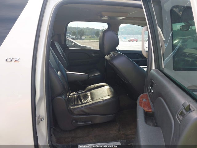 2010 Chevrolet Suburban 1500 Ltz მანქანა იყიდება აუქციონზე, vin: 1GNUKKE34AR185880, აუქციონის ნომერი: 45880571