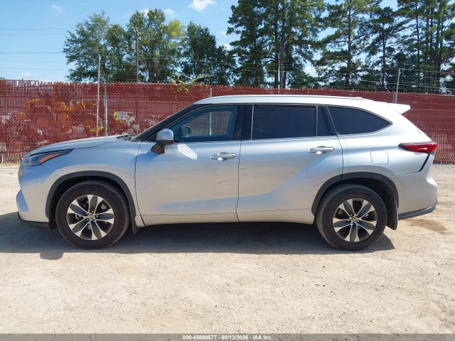 2022 Toyota Highlander Xle მანქანა იყიდება აუქციონზე, vin: 5TDGZRAH2NS121565, აუქციონის ნომერი: 45880577
