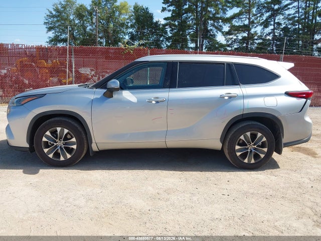 2022 Toyota Highlander Xle მანქანა იყიდება აუქციონზე, vin: 5TDGZRAH2NS121565, აუქციონის ნომერი: 45880577