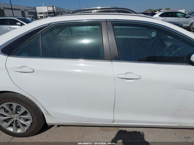 45880731 :رقم المزاد ، 4T1BF1FK2GU563622 vin ، 2016 Toyota Camry Le مزاد بيع