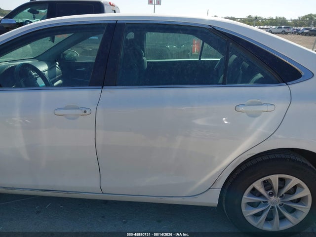 45880731 :رقم المزاد ، 4T1BF1FK2GU563622 vin ، 2016 Toyota Camry Le مزاد بيع