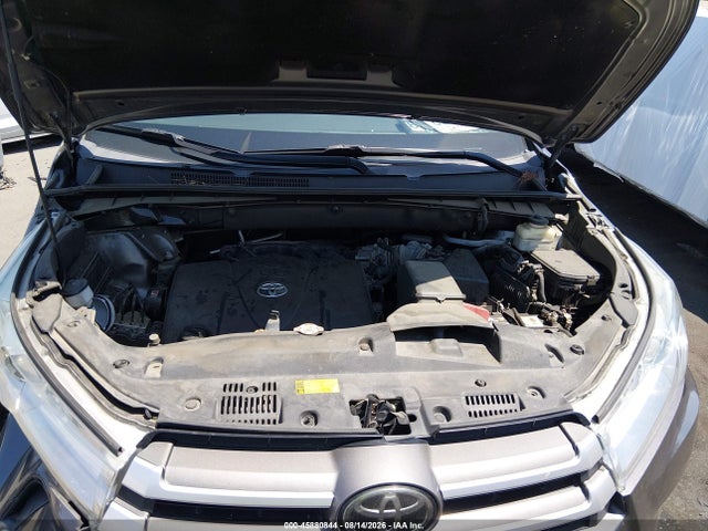 5TDKZRFH2JS531487 Toyota Highlander Xle