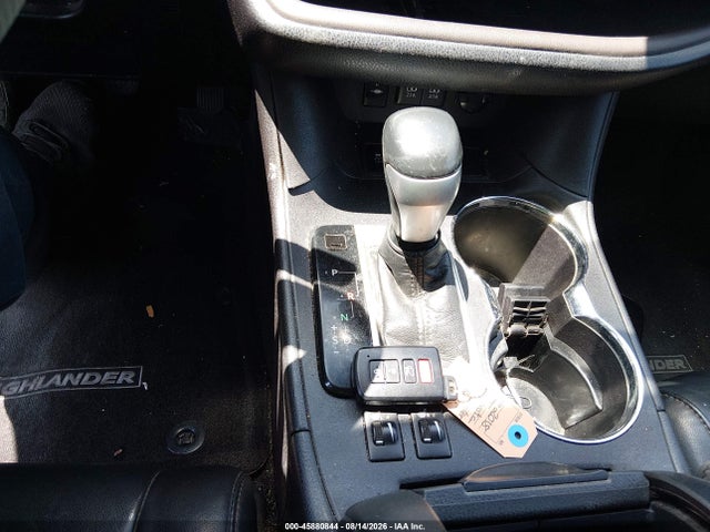 5TDKZRFH2JS531487 Toyota Highlander Xle