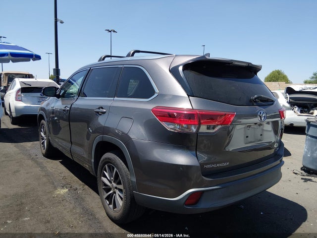 5TDKZRFH2JS531487 Toyota Highlander Xle