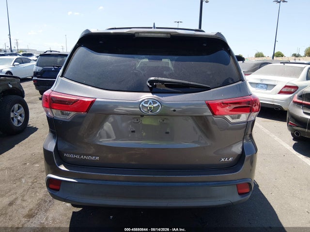 5TDKZRFH2JS531487 Toyota Highlander Xle