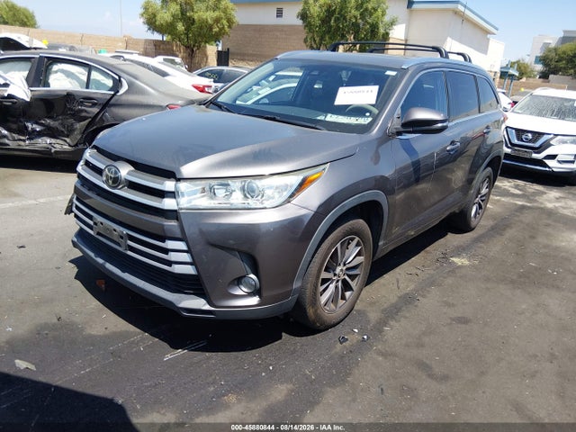 5TDKZRFH2JS531487 Toyota Highlander Xle