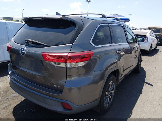 5TDKZRFH2JS531487 Toyota Highlander Xle