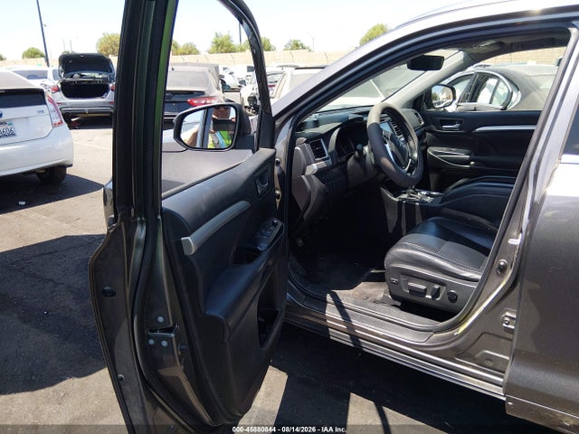 5TDKZRFH2JS531487 Toyota Highlander Xle