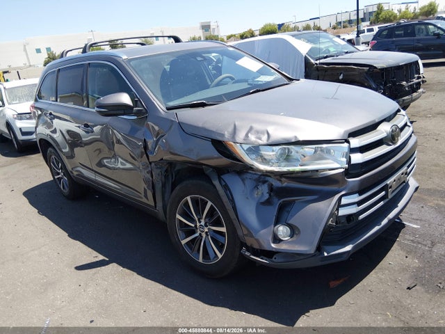 5TDKZRFH2JS531487 Toyota Highlander Xle