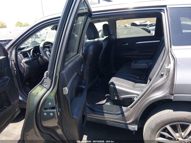 5TDKZRFH2JS531487 Toyota Highlander Xle