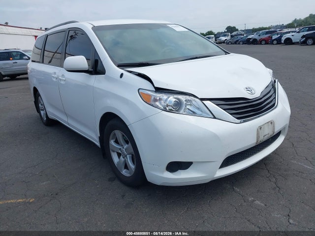 45880851 :رقم المزاد ، 5TDKK3DC2BS002079 vin ، 2011 Toyota Sienna Le V6 مزاد بيع