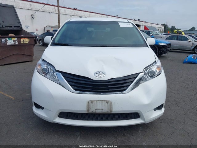45880851 :رقم المزاد ، 5TDKK3DC2BS002079 vin ، 2011 Toyota Sienna Le V6 مزاد بيع