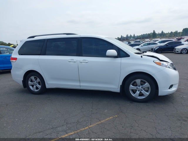 45880851 :رقم المزاد ، 5TDKK3DC2BS002079 vin ، 2011 Toyota Sienna Le V6 مزاد بيع