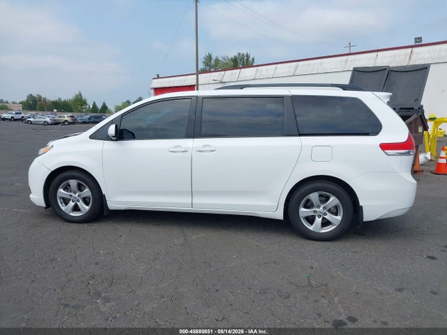 45880851 :رقم المزاد ، 5TDKK3DC2BS002079 vin ، 2011 Toyota Sienna Le V6 مزاد بيع