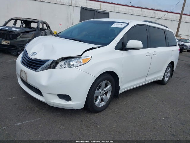 45880851 :رقم المزاد ، 5TDKK3DC2BS002079 vin ، 2011 Toyota Sienna Le V6 مزاد بيع