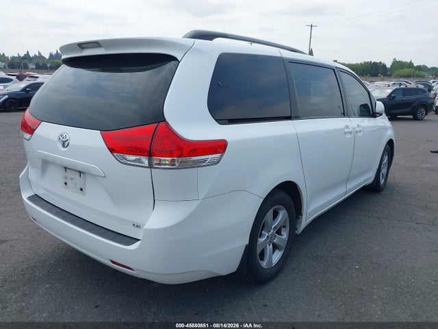 45880851 :رقم المزاد ، 5TDKK3DC2BS002079 vin ، 2011 Toyota Sienna Le V6 مزاد بيع