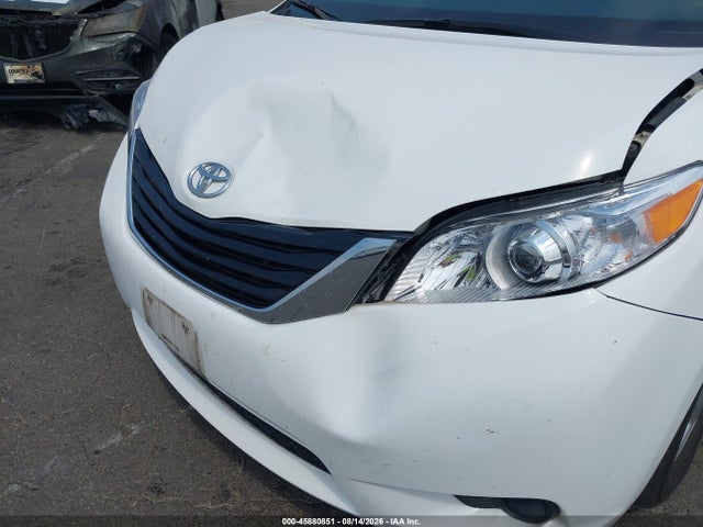 45880851 :رقم المزاد ، 5TDKK3DC2BS002079 vin ، 2011 Toyota Sienna Le V6 مزاد بيع