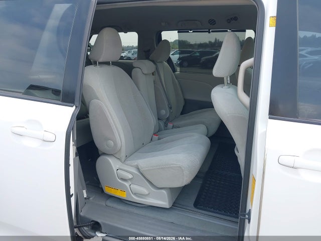 45880851 :رقم المزاد ، 5TDKK3DC2BS002079 vin ، 2011 Toyota Sienna Le V6 مزاد بيع
