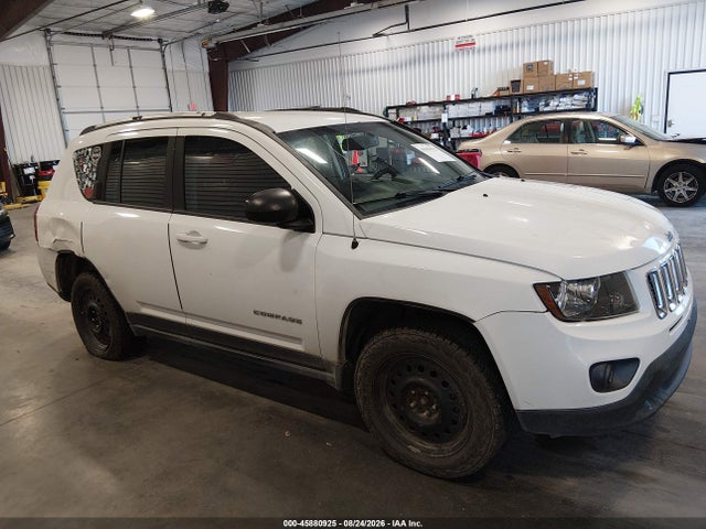 45880925 :رقم المزاد ، 1C4NJDBB4GD556632 vin ، 2016 Jeep Compass Sport مزاد بيع