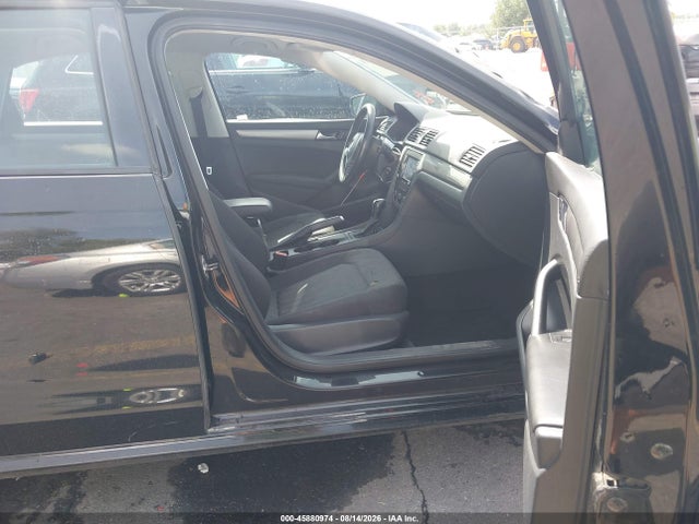 2013 Volkswagen Passat 2.5l S მანქანა იყიდება აუქციონზე, vin: 1VWAP7A33DC073138, აუქციონის ნომერი: 45880974