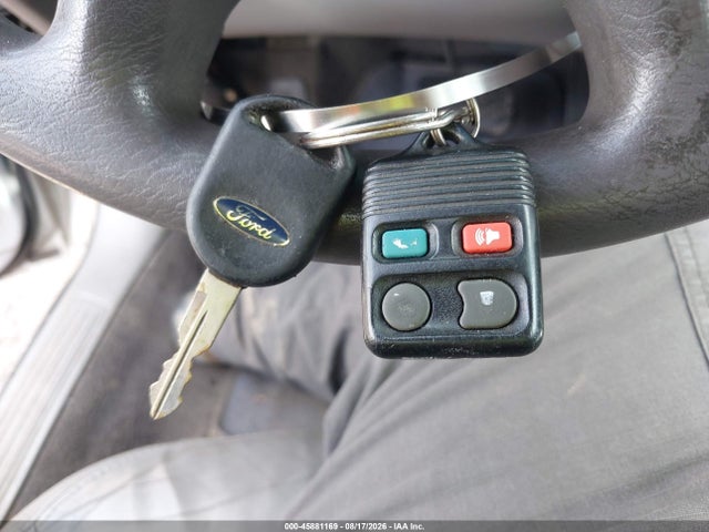 45881169 :رقم المزاد ، 1FAFP55292G261768 vin ، 2002 Ford Taurus Ses Standard مزاد بيع