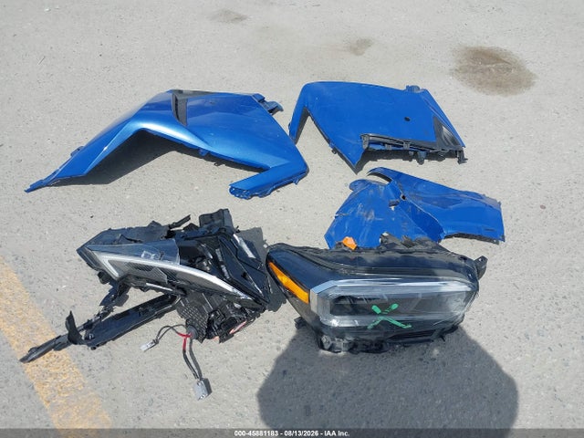 Lexus UX 250H 2023 JTHX6JBH5P2147160 Image 12