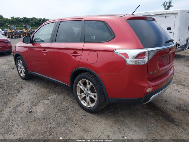 45881355 :رقم المزاد ، JA4AD3A33FZ004089 vin ، 2015 Mitsubishi Outlander Se مزاد بيع