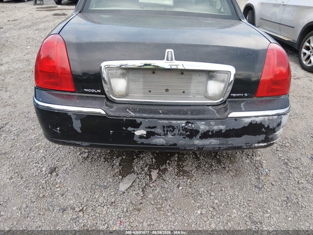 45881577 :رقم المزاد ، 2LNBL8CV2BX751686 vin ، 2011 Lincoln Town Car Signature Limited مزاد بيع