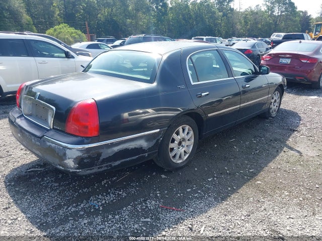 45881577 :رقم المزاد ، 2LNBL8CV2BX751686 vin ، 2011 Lincoln Town Car Signature Limited مزاد بيع