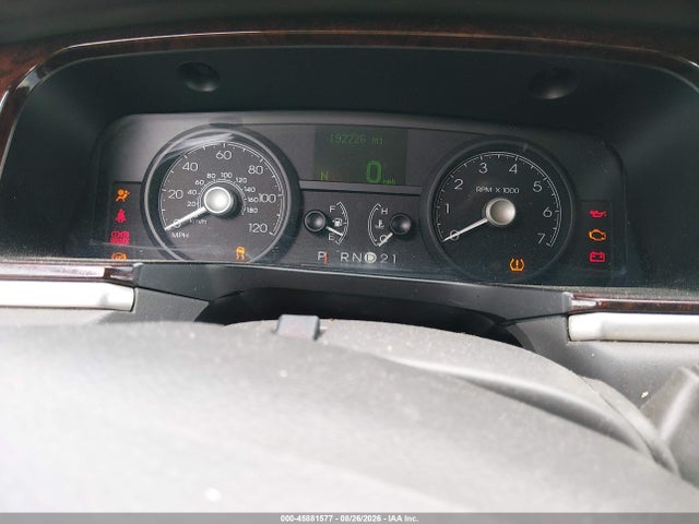 45881577 :رقم المزاد ، 2LNBL8CV2BX751686 vin ، 2011 Lincoln Town Car Signature Limited مزاد بيع
