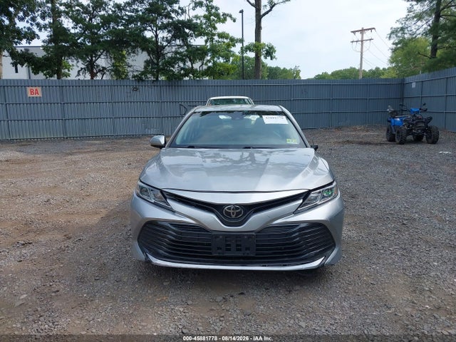 45881778 :رقم المزاد ، 4T1G11AK0LU328111 vin ، 2020 Toyota Camry Se مزاد بيع