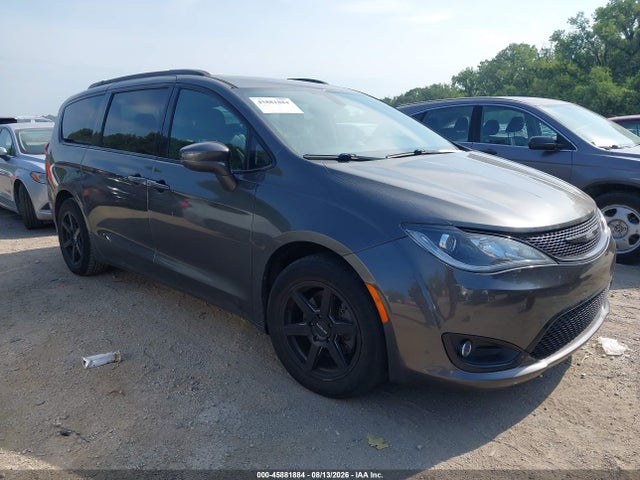 2018 Chrysler Pacifica Touring L მანქანა იყიდება აუქციონზე, vin: 2C4RC1BG9JR261875, აუქციონის ნომერი: 45881884