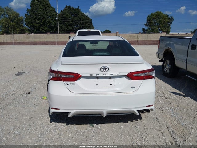 4T1B11HK3JU073757 Toyota CAMRY SE
