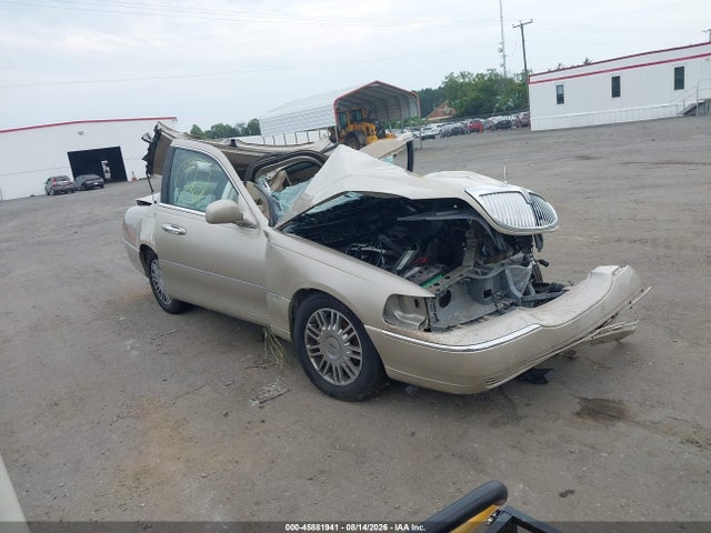 2007 Lincoln Town Car Signature Limited მანქანა იყიდება აუქციონზე, vin: 1LNHM82W57Y638596, აუქციონის ნომერი: 45881941