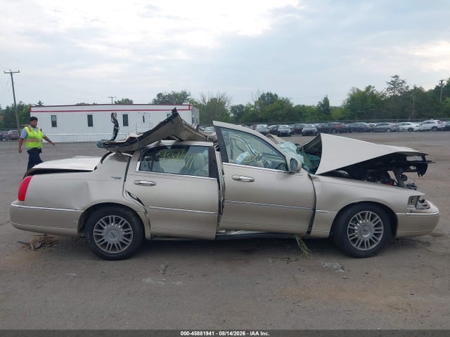 Продажа на аукционе авто 2007 Lincoln Town Car Signature Limited, vin: 1LNHM82W57Y638596, номер лота: 45881941