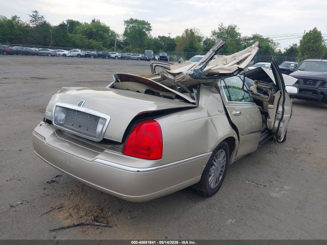 Продажа на аукционе авто 2007 Lincoln Town Car Signature Limited, vin: 1LNHM82W57Y638596, номер лота: 45881941