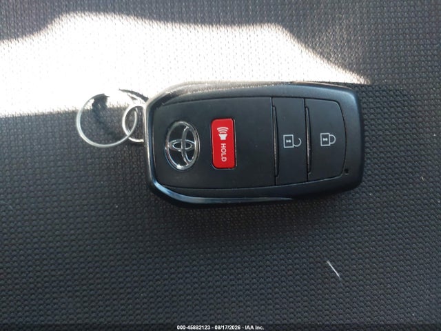 45882123 :رقم المزاد ، 7MUCAAAG4TV188041 vin ، 2026 Toyota Corolla Cross Le مزاد بيع