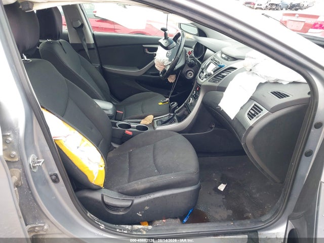 Продажа на аукционе авто 2015 Hyundai Elantra Se, vin: 5NPDH4AE7FH557592, номер лота: 45882126